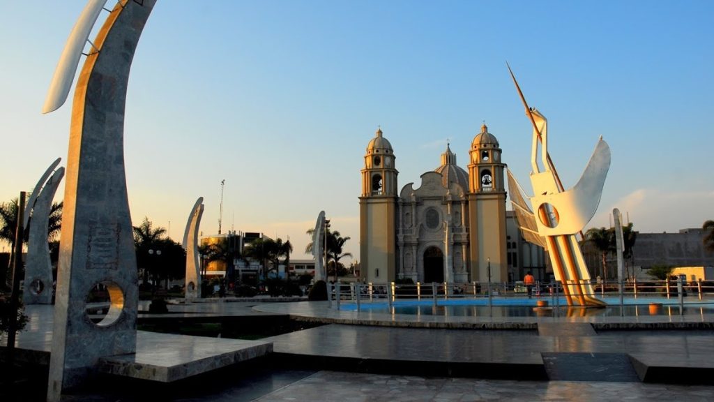 Plaza-de-armas-Nuevo-Chimbote-1